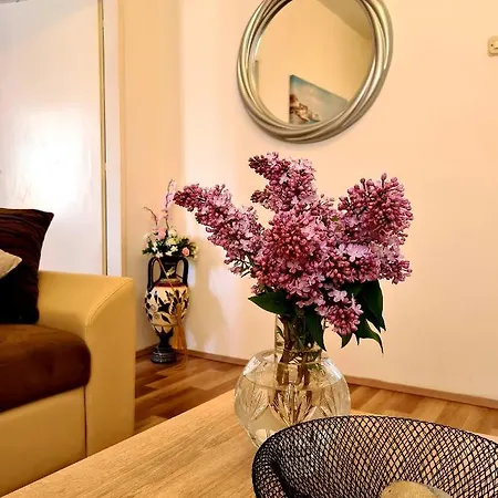 Nilaj Apartment Split