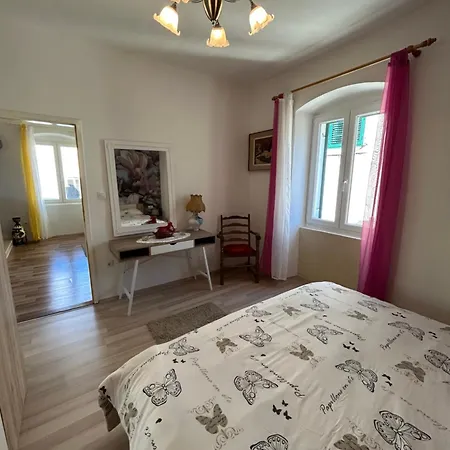 Nilaj *
