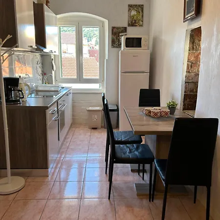 Nilaj Apartment Split