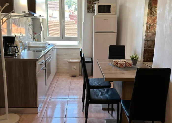 Nilaj Apartment Split
