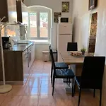 Nilaj Διαμέρισμα Σπλιτ