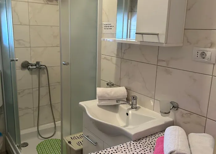 Nilaj Διαμέρισμα Σπλιτ